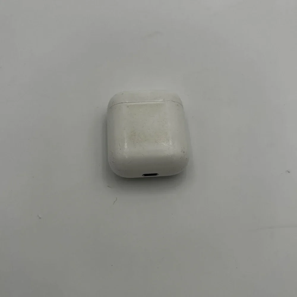 Apple AirPods Wireless Charging Case Unisex‎ OS White Good A1938 Replacement
